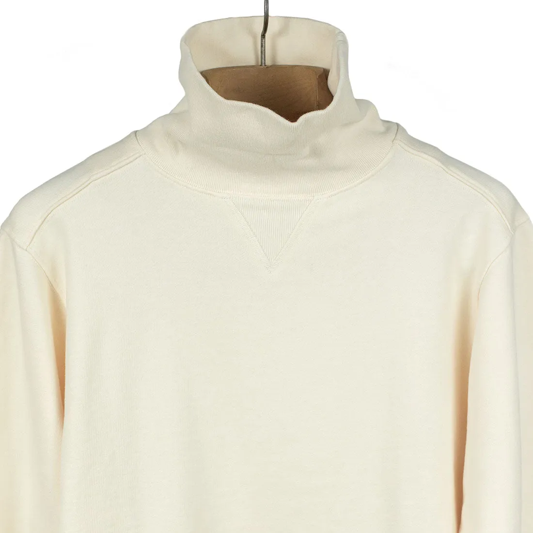 Rollneck in cream garment washed jersey (restock)