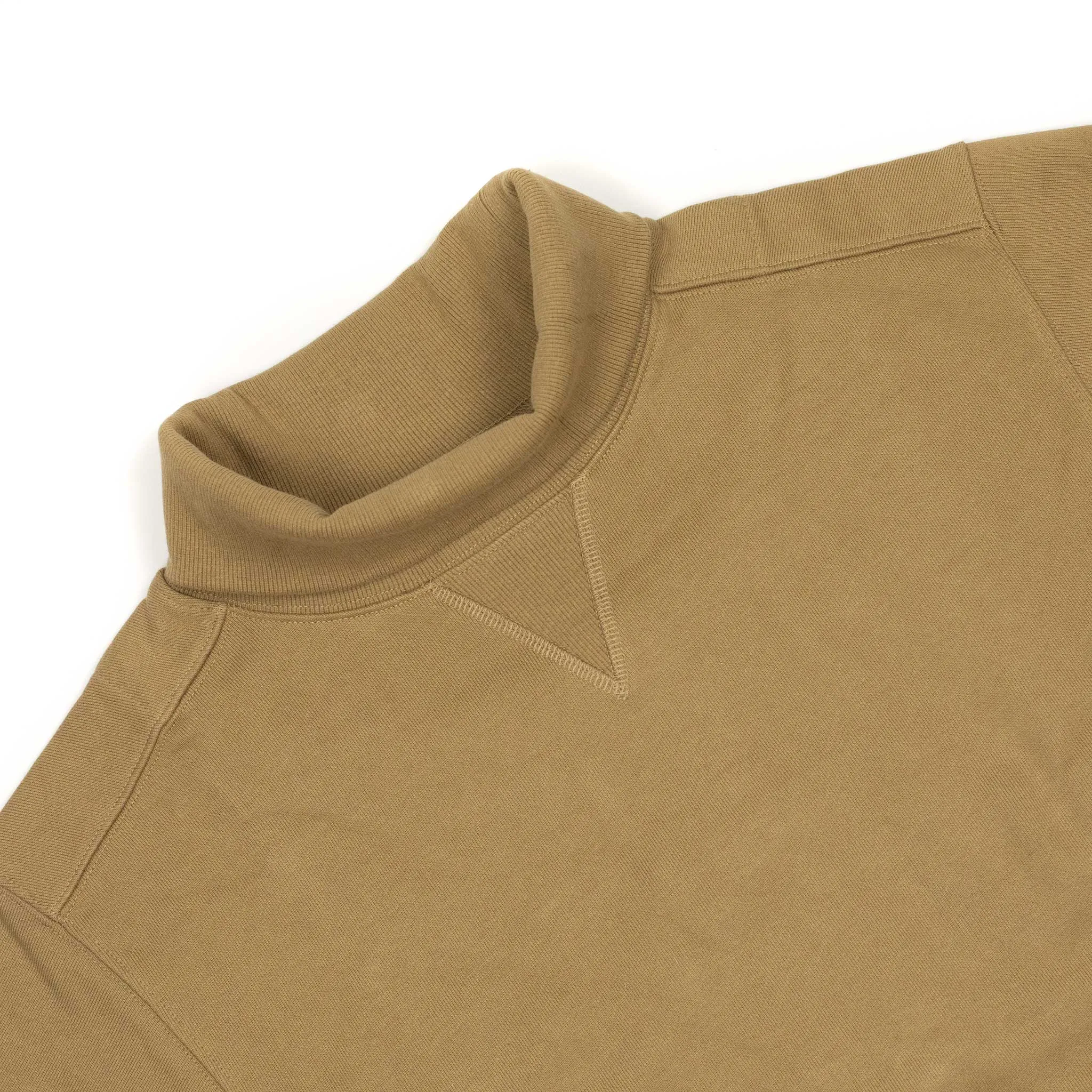 Rollneck in khaki garment washed jersey