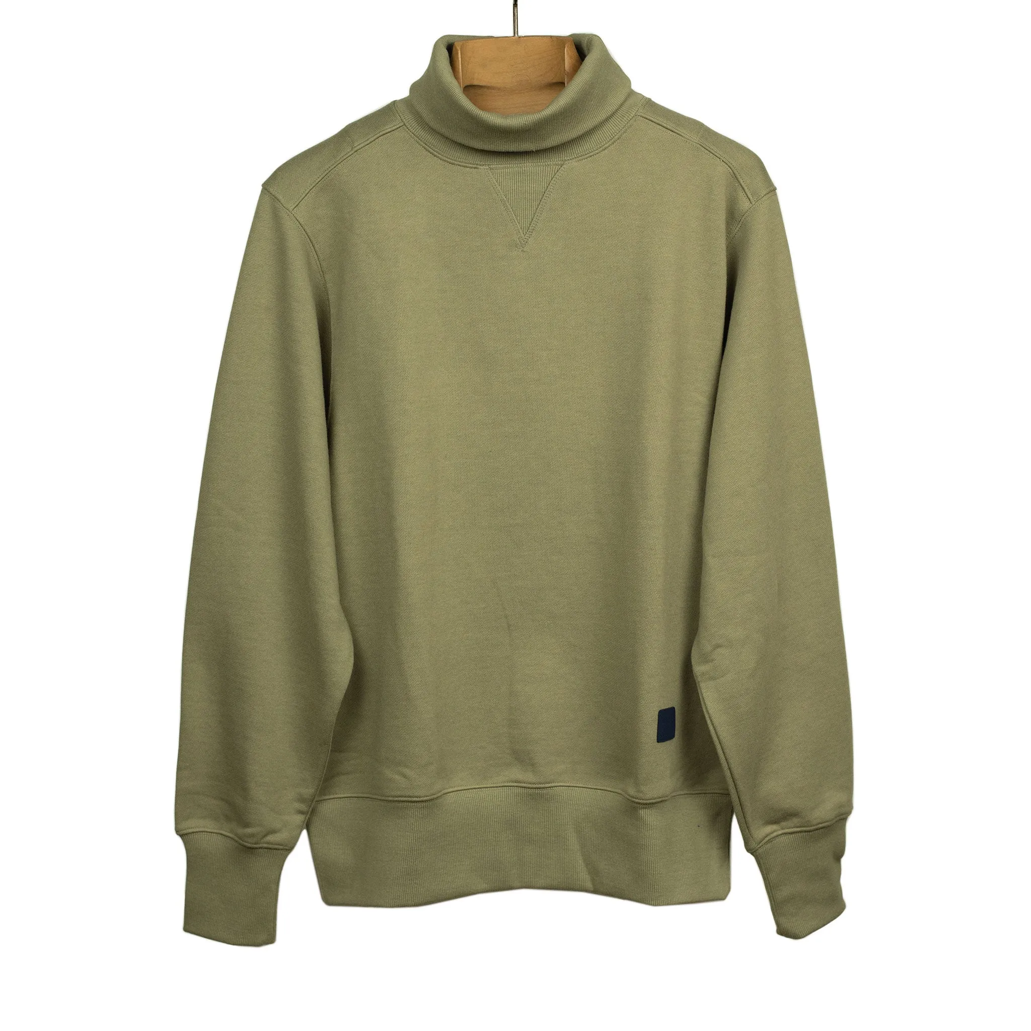 Rollneck in olive garment washed jersey (restock)